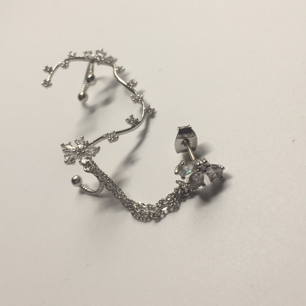 Beautiful silver flower ear cuff